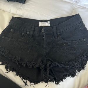 Black one teaspoon shorts size 24